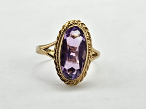 0831: Vintage & Old: 9ct Gold Oval Lilac Amethyst Dress Ring