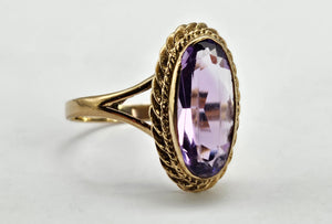 0831: Vintage & Old: 9ct Gold Oval Lilac Amethyst Dress Ring