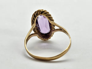 0831: Vintage & Old: 9ct Gold Oval Lilac Amethyst Dress Ring