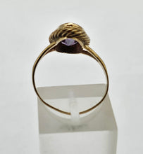 Load image into Gallery viewer, 0831: Vintage &amp; Old: 9ct Gold Oval Lilac Amethyst Dress Ring
