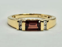 Load image into Gallery viewer, 0864: Vintage: 14ct Gold Emerald Cut Almandine Garnets Dress/Stacker Ring-&nbsp;
