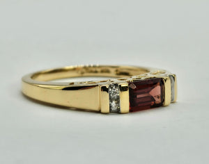 0864: Vintage: 14ct Gold Emerald Cut Almandine Garnets Dress/Stacker Ring-&nbsp;