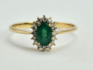 0814: Vintage: 18ct Gold Emerald 16 Diamonds Daisy Ring-