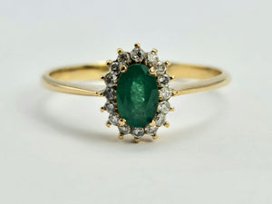 0814: Vintage: 18ct Gold Emerald 16 Diamonds Daisy Ring-