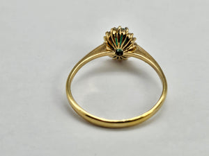 0814: Vintage: 18ct Gold Emerald 16 Diamonds Daisy Ring-