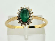 Load image into Gallery viewer, 0814: Vintage: 18ct Gold Emerald 16 Diamonds Daisy Ring-
