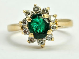 0934: Vintage; 18ct Gold Emerald 10 Diamonds Flower Head Ring- sparkling beauty