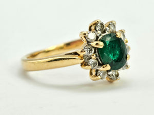 0934: Vintage; 18ct Gold Emerald 10 Diamonds Flower Head Ring- sparkling beauty