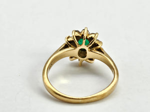 0934: Vintage; 18ct Gold Emerald 10 Diamonds Flower Head Ring- sparkling beauty