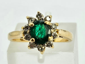 0934: Vintage; 18ct Gold Emerald 10 Diamonds Flower Head Ring- sparkling beauty