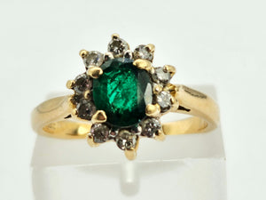 0934: Vintage; 18ct Gold Emerald 10 Diamonds Flower Head Ring- sparkling beauty