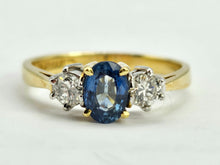 Load image into Gallery viewer, 0943: Vintage: 18ct Gold Cornflower Blue Sapphire Diamonds Ring- a lovely ring
