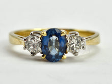 Load image into Gallery viewer, 0943: Vintage: 18ct Gold Cornflower Blue Sapphire Diamonds Ring- a lovely ring
