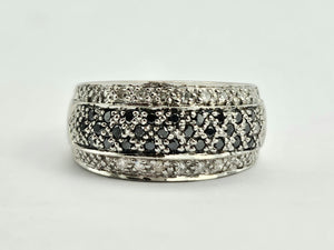 0322: Vintage: 9ct White  Gold Black & White Diamonds Ring