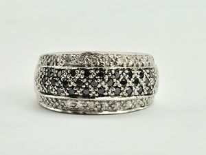 0322: Vintage: 9ct White  Gold Black & White Diamonds Ring