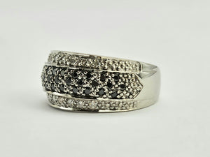 0322: Vintage: 9ct White  Gold Black & White Diamonds Ring