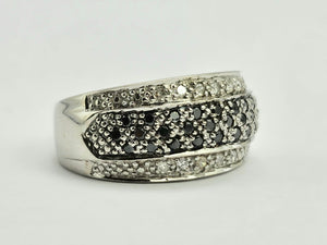 0322: Vintage: 9ct White  Gold Black & White Diamonds Ring