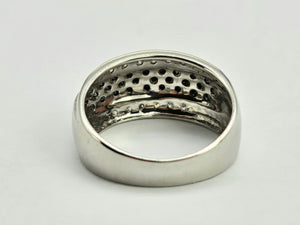 0322: Vintage: 9ct White  Gold Black & White Diamonds Ring