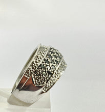 Load image into Gallery viewer, 0322: Vintage: 9ct White  Gold Black &amp; White Diamonds Ring
