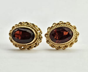 0783: Vintage: 9ct Gold Rich Red Garnets Stud Earrings- nice weight, mature hues.