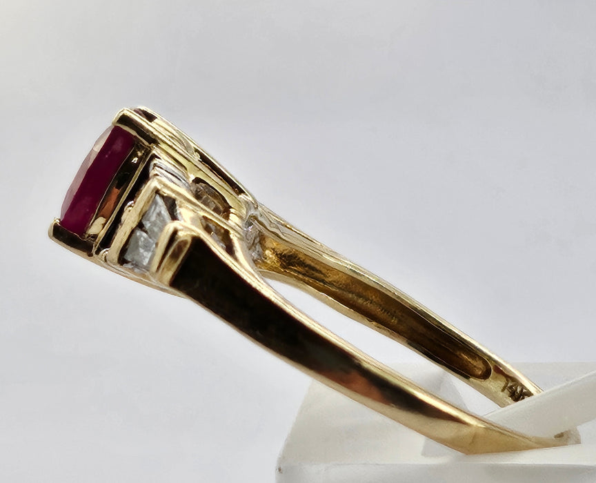 6275 Vintage: 14ct Gold Rubies Baguette Diamonds Art Deco Style  Ring