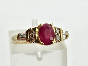 0795: Vintage: 14ct Gold Rubies Baguette Diamonds Dress Ring- lovely symmetry