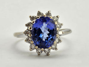 0813: Vintage: 18ct Gold Persian Blue Tanzanite Diamonds Halo Cluster Ring- fabulous