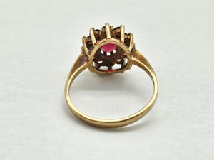 0825: Vintage: 9ct Gold 13 Garnets Flower Head Ring- Date-Mark 1972