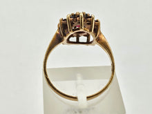 Load image into Gallery viewer, 0825: Vintage: 9ct Gold 13 Garnets Flower Head Ring- Date-Mark 1972
