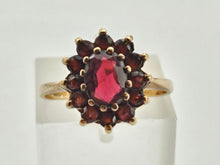 Load image into Gallery viewer, 0825: Vintage: 9ct Gold 13 Garnets Flower Head Ring- Date-Mark 1972
