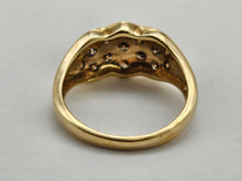 Load image into Gallery viewer, 0827: Vintage: 9ct Gold 17 Champagne Diamonds Geometric Cluster Ring- Lush
