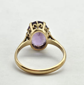 0829: Vintage: 9ct Gold Lilac Amethyst Cocktail Ring -Date-Mark 1979- 46 Years old