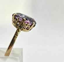 Load image into Gallery viewer, 0829: Vintage: 9ct Gold Lilac Amethyst Cocktail Ring -Date-Mark 1979- 46 Years old
