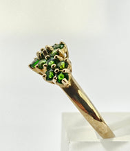 Load image into Gallery viewer, 0830: Vintage: 9ct Gold 15 Diopsides Geometric Cluster Ring- gorgeous green
