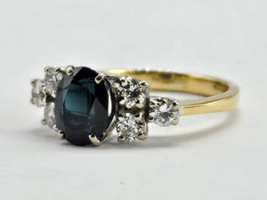 0684: Vintage:18ct Blue Sapphire Diamonds Trefoil Ring