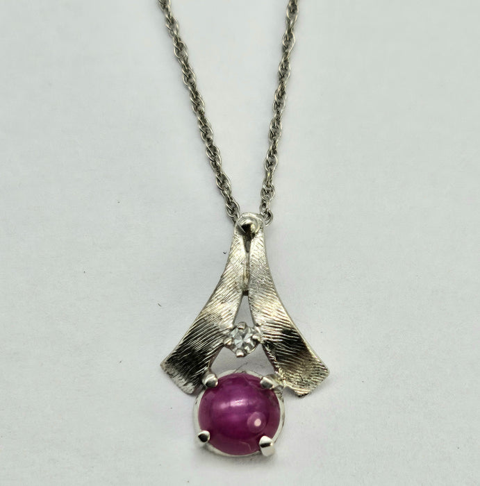 0688: Vintage: 14ct White Gold necklace (46cm) Star Ruby Diamond Pendant- splendid