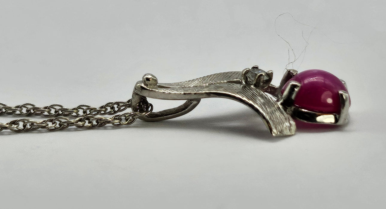 0688: Vintage: 14ct White Gold necklace (46cm) Star Ruby Diamond Pendant- splendid