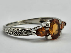 0252: Vintage: 9ct Gold Fiery Orange Citrines Trilogy Ring- crisp, clean eye candy