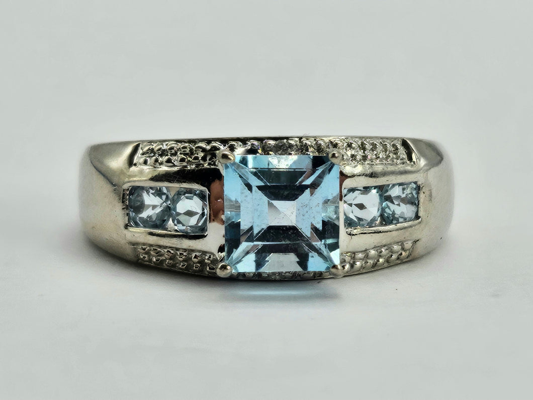 0531: Vintage: 9ct White Gold Swiss Blue Topaz Diamonds Dress/Stacker Ring