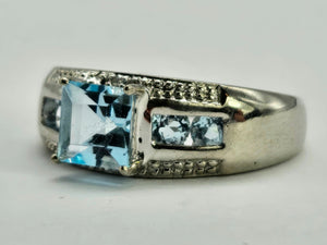 0531: Vintage: 9ct White Gold Swiss Blue Topaz Diamonds Dress/Stacker Ring