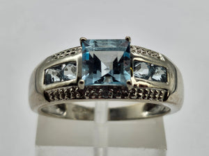 0531: Vintage: 9ct White Gold Swiss Blue Topaz Diamonds Dress/Stacker Ring