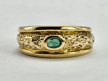 Load image into Gallery viewer, 0674: Vintage: 18ct Gold Oval Emerald Signet Ring- ornate shank
