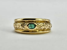 Load image into Gallery viewer, 0674: Vintage: 18ct Gold Oval Emerald Signet Ring- ornate shank
