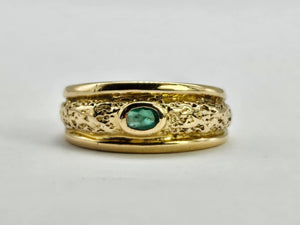 0674: Vintage: 18ct Gold Oval Emerald Signet Ring- ornate shank