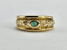 Load image into Gallery viewer, 0674: Vintage: 18ct Gold Oval Emerald Signet Ring- ornate shank
