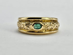 0674: Vintage: 18ct Gold Oval Emerald Signet Ring- ornate shank