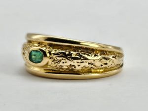 0674: Vintage: 18ct Gold Oval Emerald Signet Ring- ornate shank