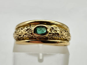 0674: Vintage: 18ct Gold Oval Emerald Signet Ring- ornate shank