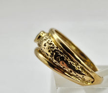 Load image into Gallery viewer, 0674: Vintage: 18ct Gold Oval Emerald Signet Ring- ornate shank
