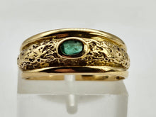 Load image into Gallery viewer, 0674: Vintage: 18ct Gold Oval Emerald Signet Ring- ornate shank
